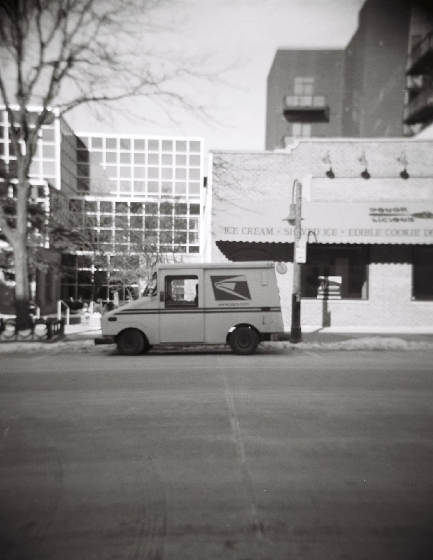 yllom image