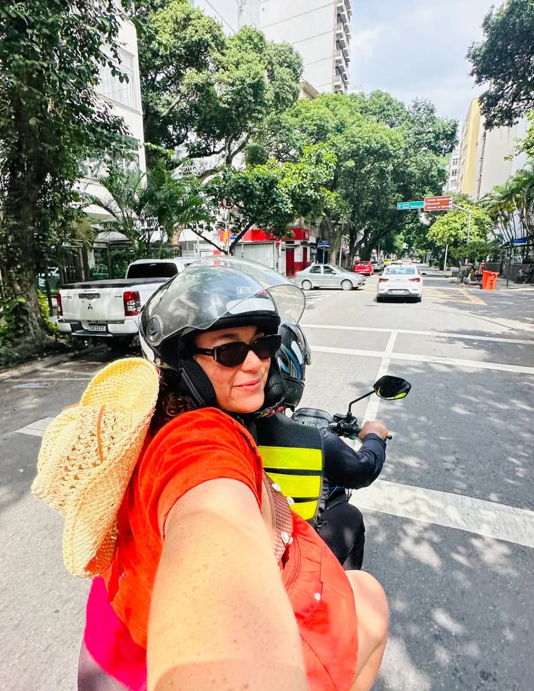 Shetravelswithalens image