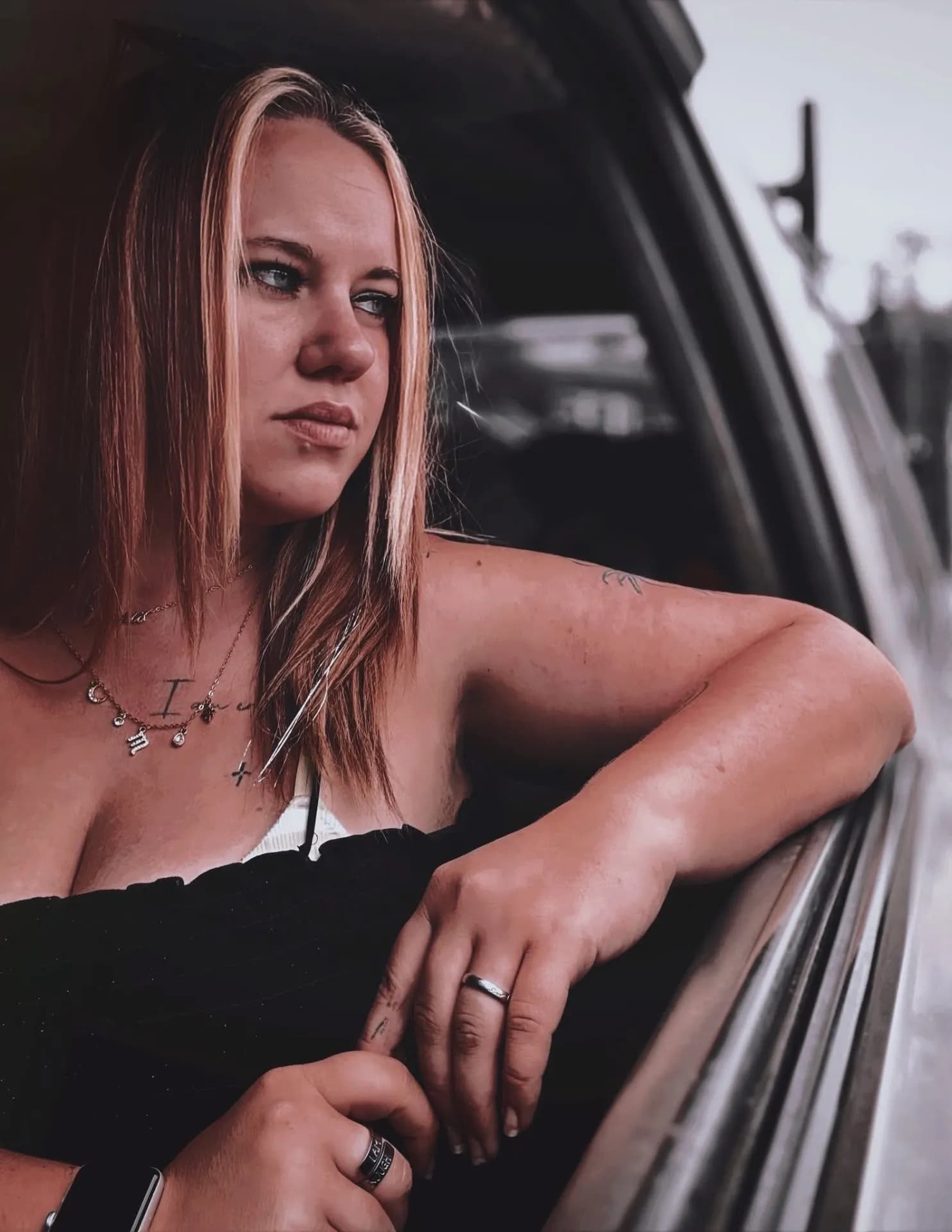 Mandi Rae image