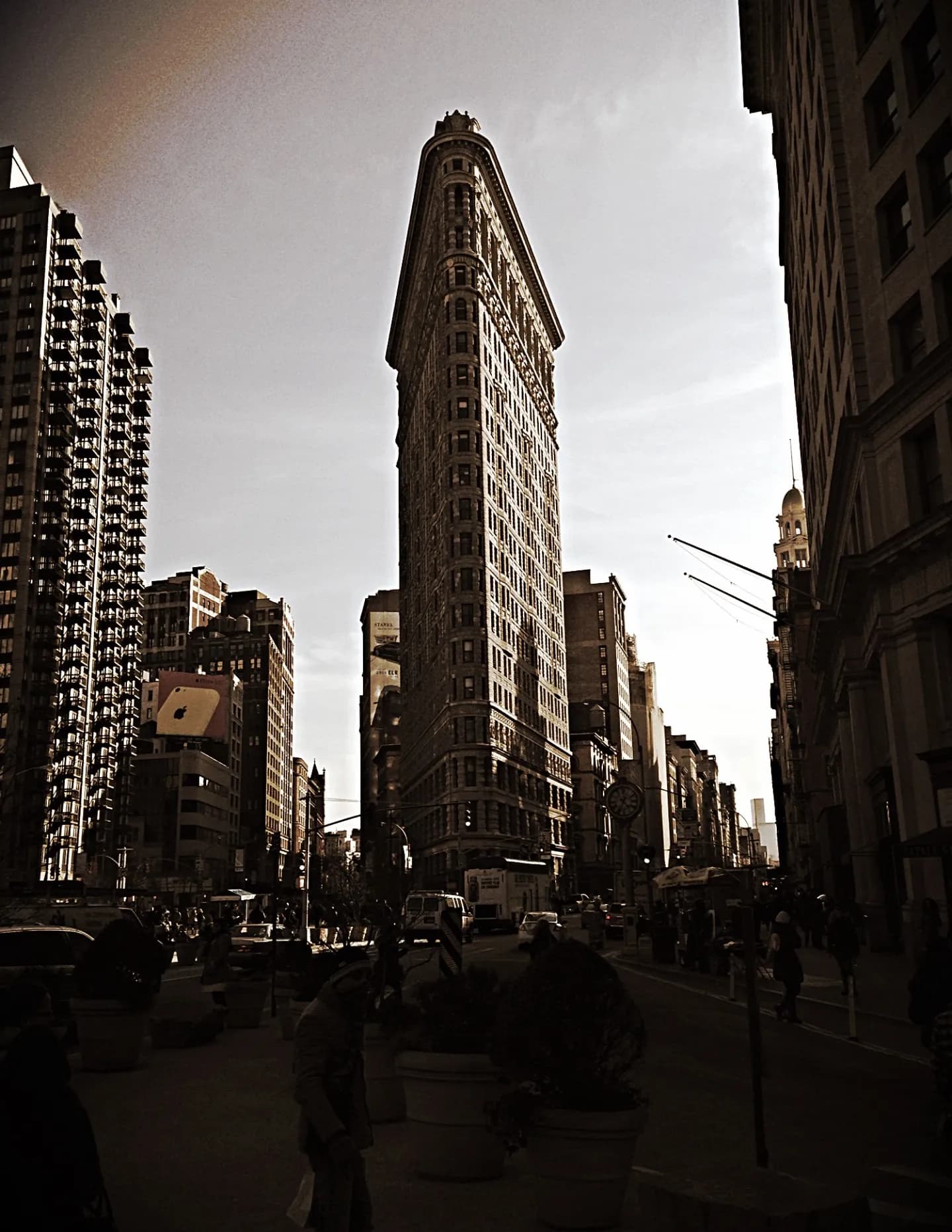 Eric Linares image