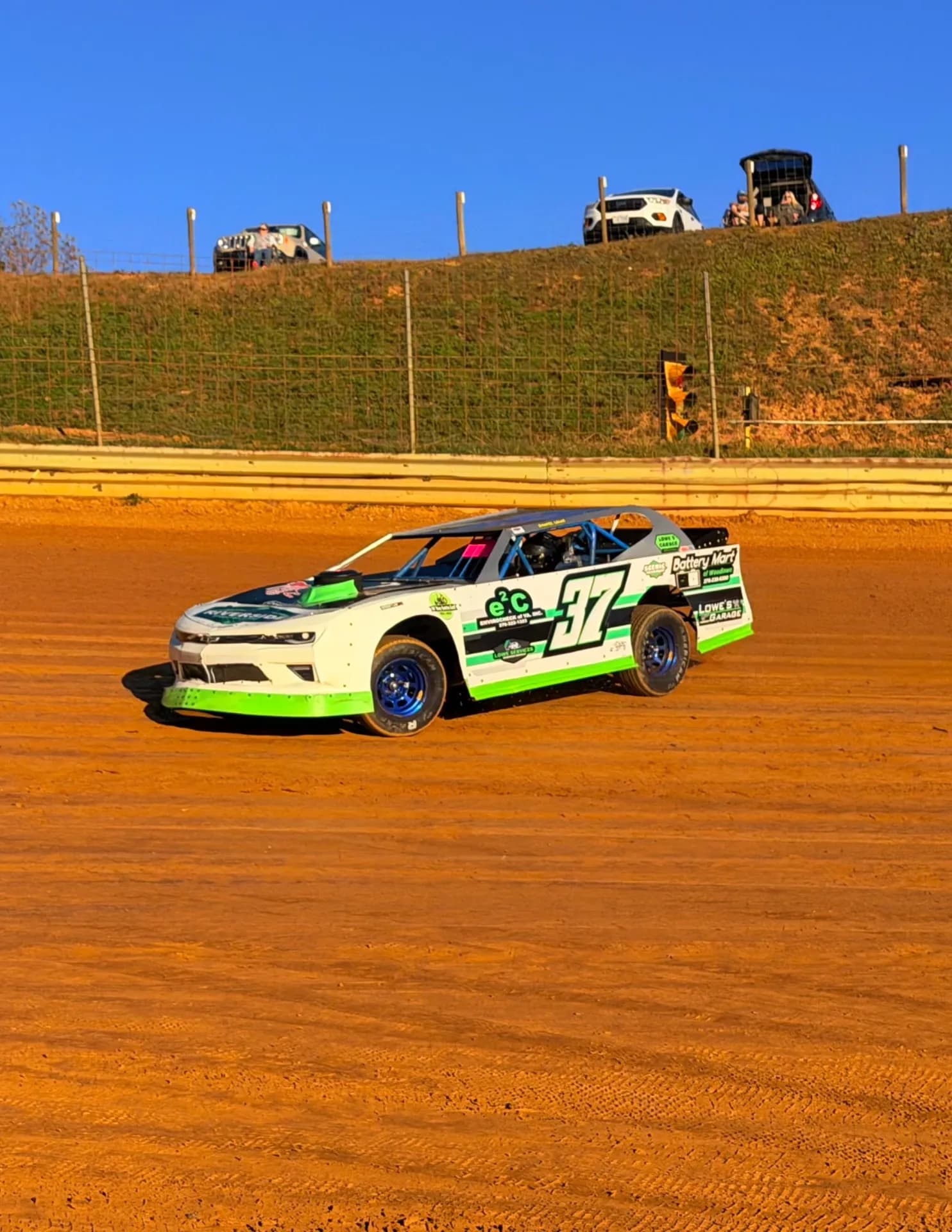 competitor RqX4B