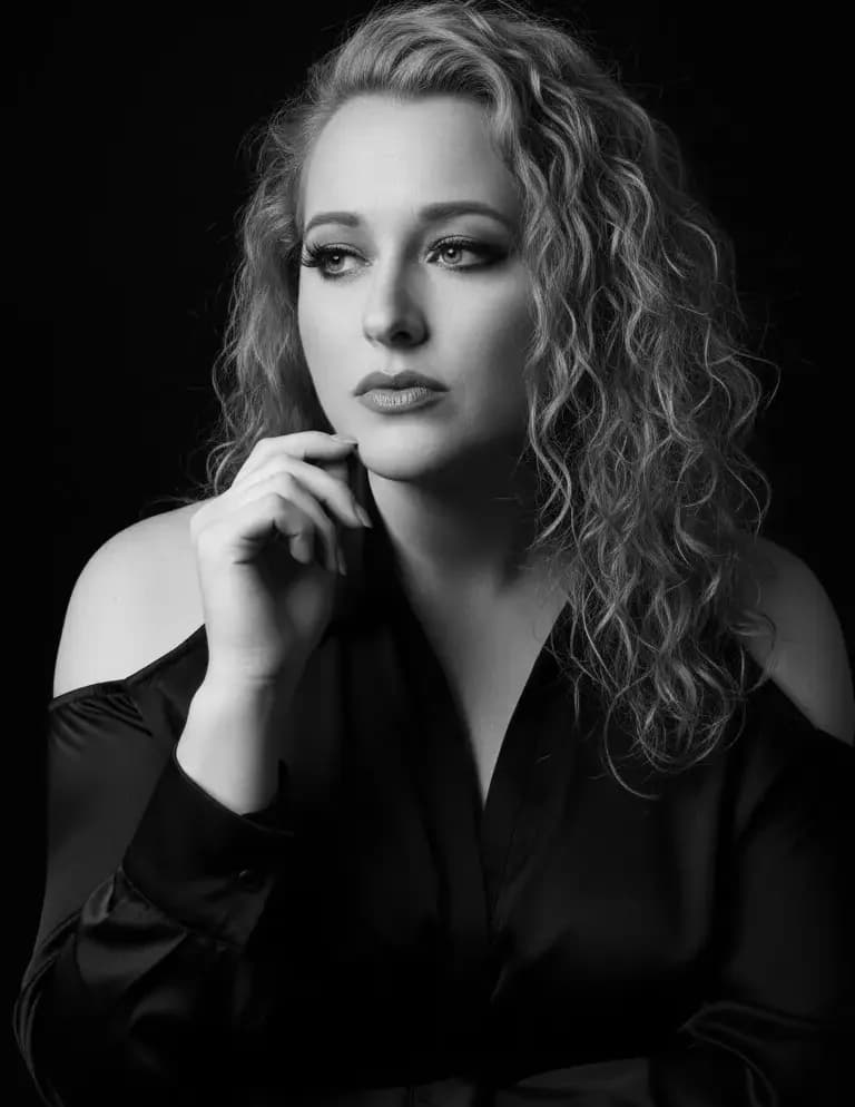 Heather~curvy~confident~black image